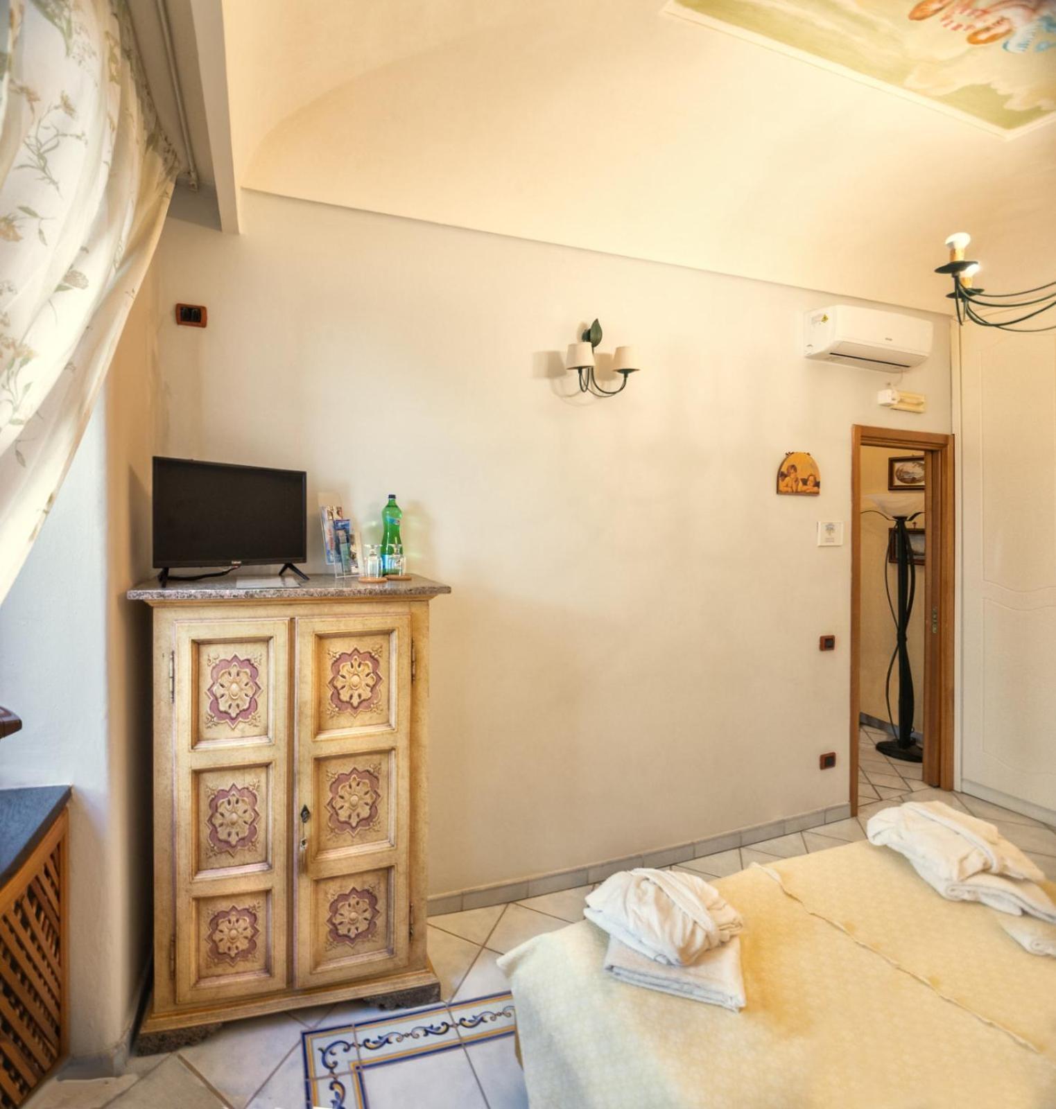 Bed and Breakfast La Finestra Sul Mare Isquia Exterior foto